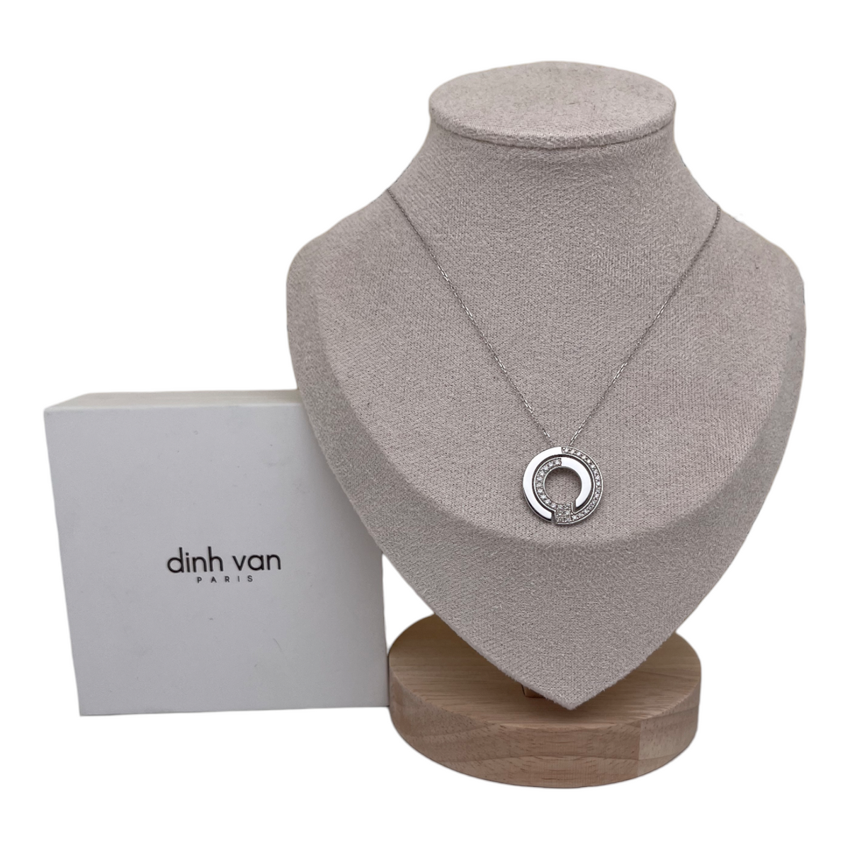 Pendentif et chaîne Dinh Van Seventies diamants et or blanc