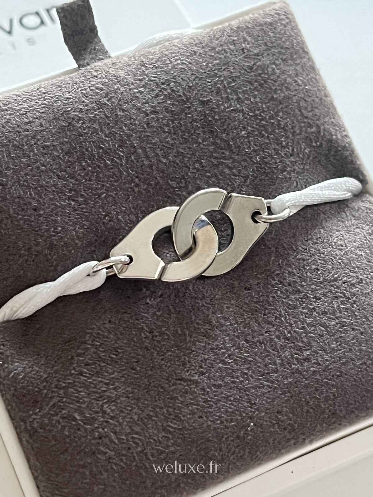 Menottes R12 Dinh Van en argent, détail du fermoir