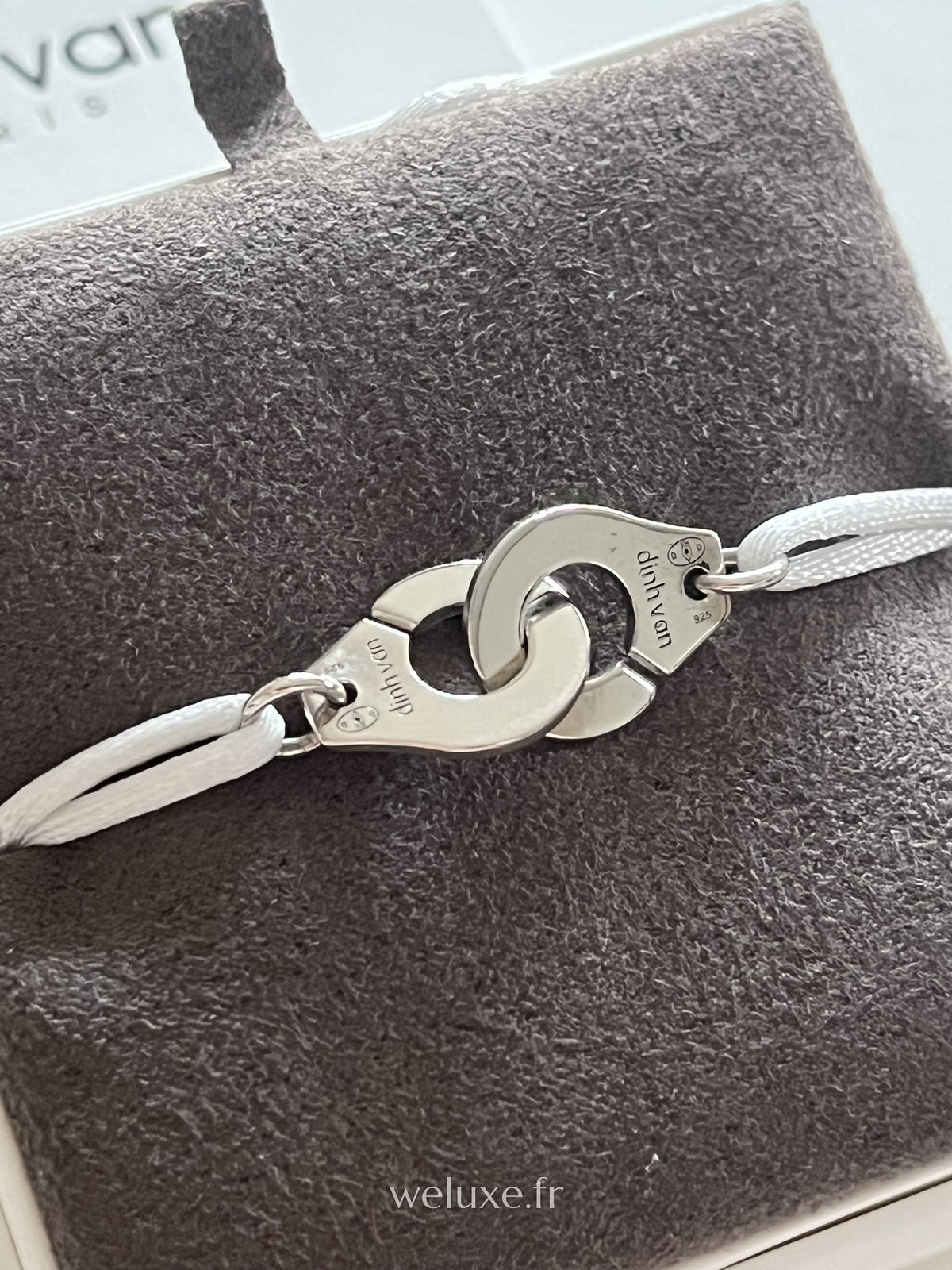 Menottes R12 Dinh Van en argent, détail des poinçons 925 et de la signature dinh van
